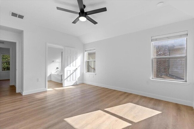 Building Photo - 5940 Silver Screen Dr