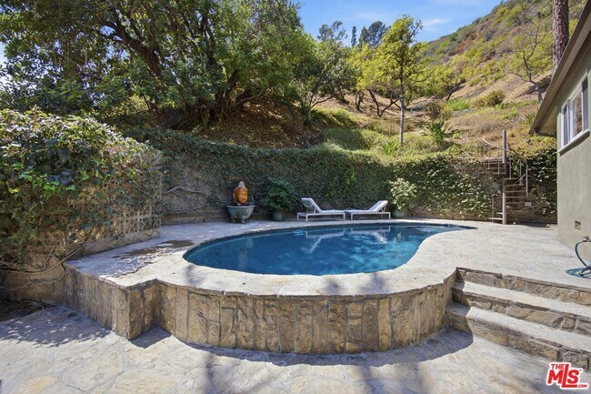 Building Photo - 2065 Outpost Dr