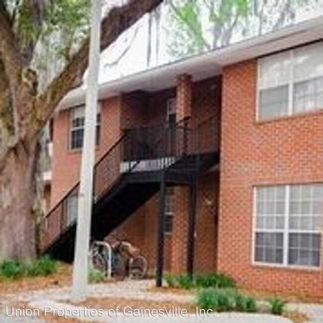 Building Photo - 2 br, 2 bath Apartment - 110 NW 9th Terrace