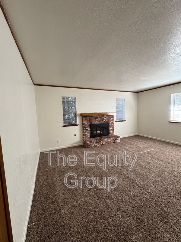 Building Photo - 736 S Linwood St