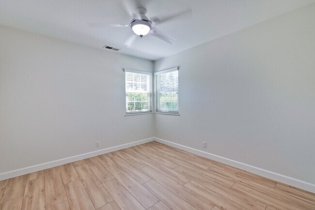 Building Photo - Single Story Gem in Saratoga! Quaint 3 BR 1.5 BA Home Ready for Occupancy with all new Air Condit...