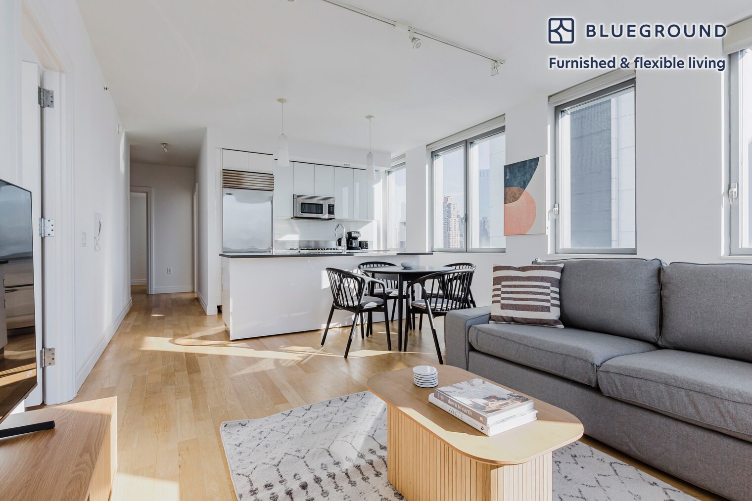 Building Photo - 550 W 54th St