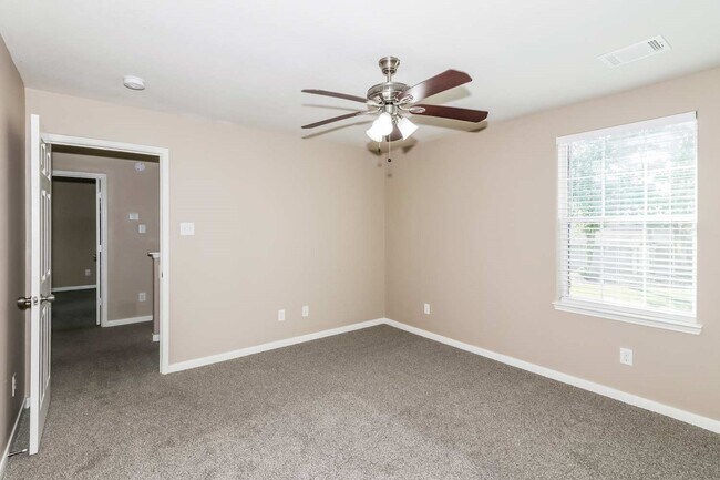 Building Photo - 28910 Rio Grande River Dr