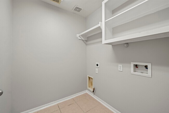 Building Photo - 6907 Birnam Garden Lane
