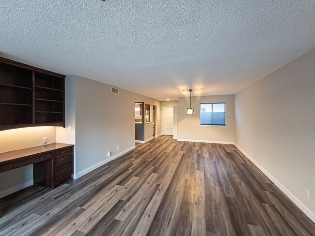 Building Photo - Stylish Condo in the Heart of Downtown Pasadena