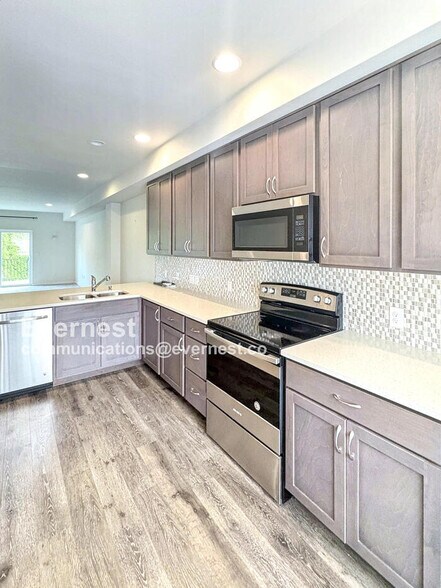 Building Photo - 19403 7th Ave W