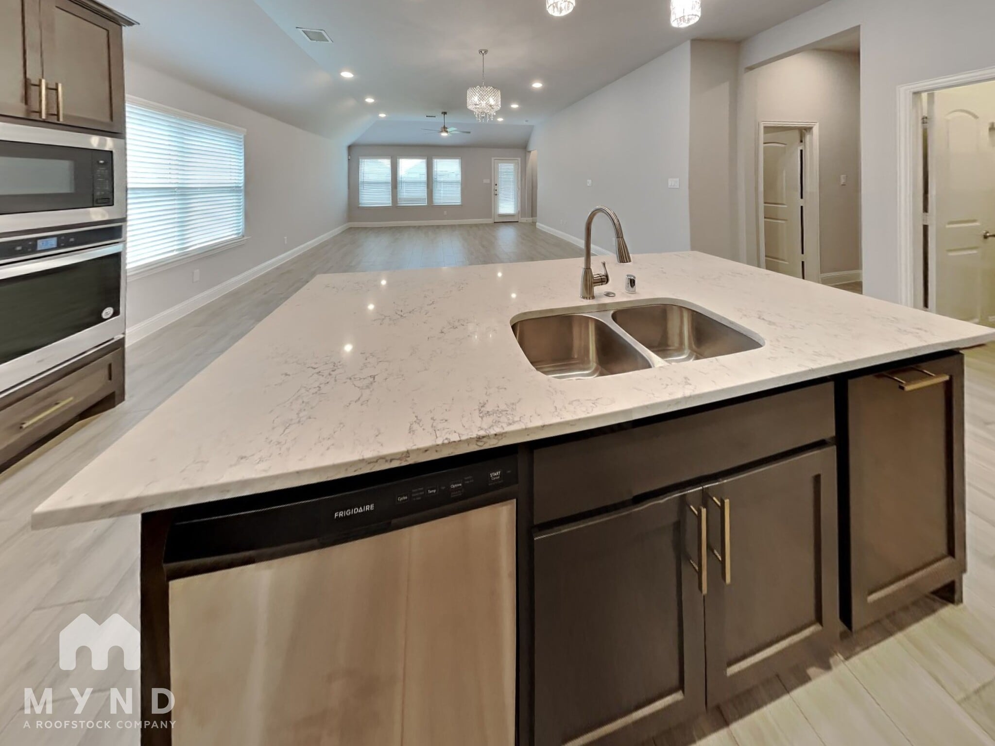 Building Photo - 552 Bradley Dr