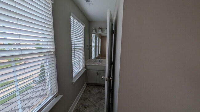 Building Photo - 531 Farmstead Ln