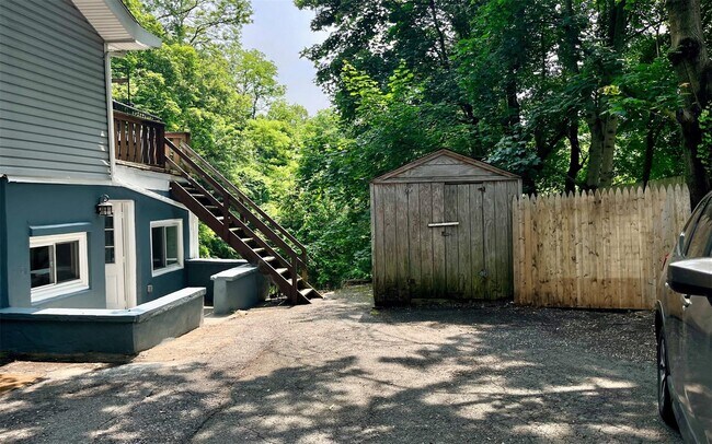 Building Photo - 376 Saw Mill River Rd
