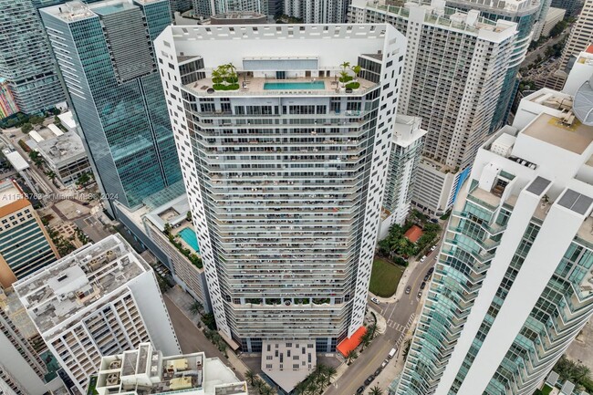 Building Photo - 1300 Brickell Bay Dr