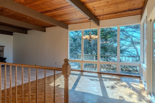 Building Photo - 990 Mirador Terrace