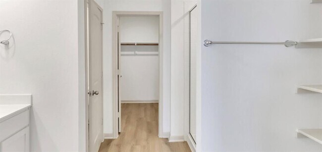 Building Photo - 207 Sweetwater Crk Ln