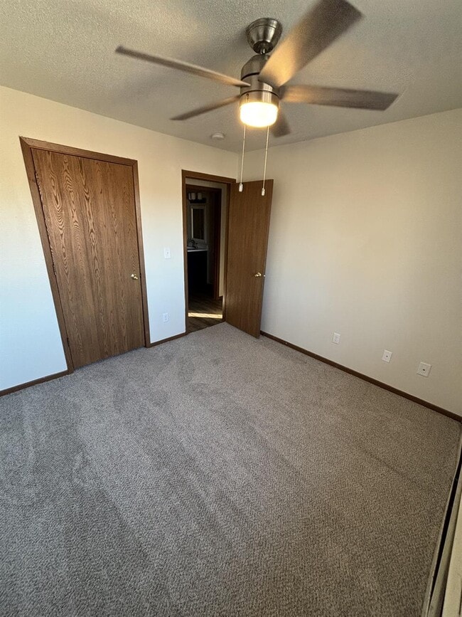 Building Photo - 619 S Johnson-5