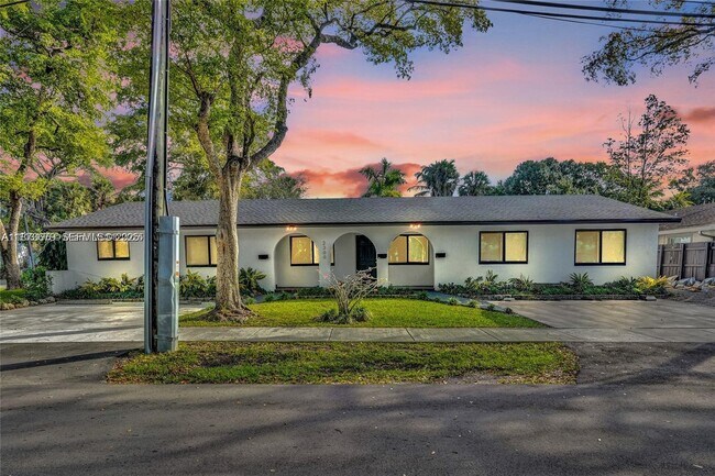 Building Photo - 2300 SW 18th Terrace