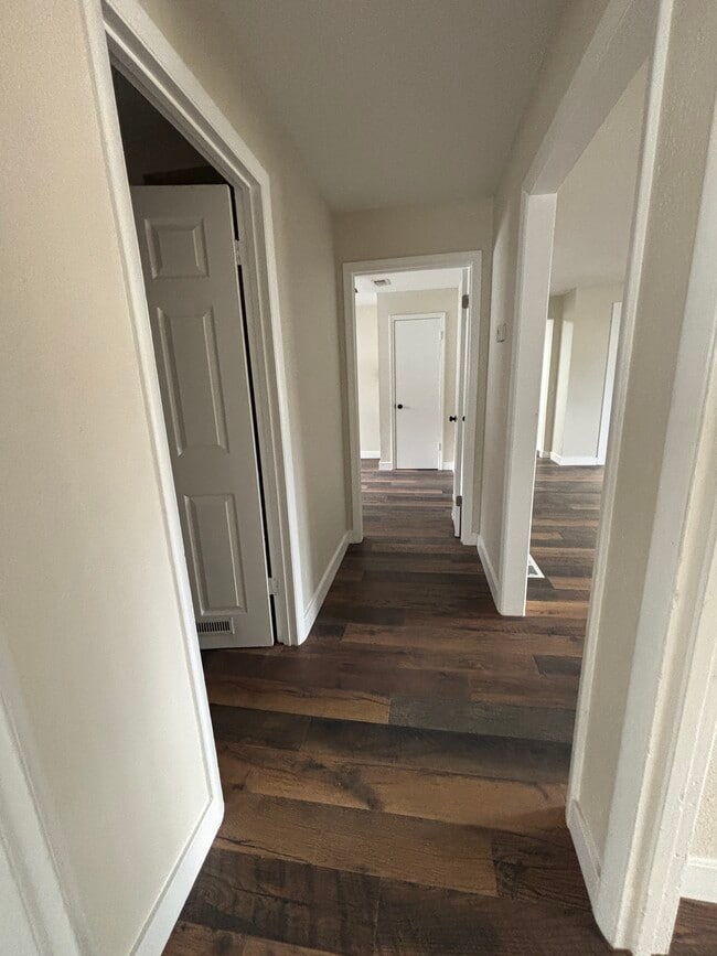 Building Photo - 1105 Reynolds Rd