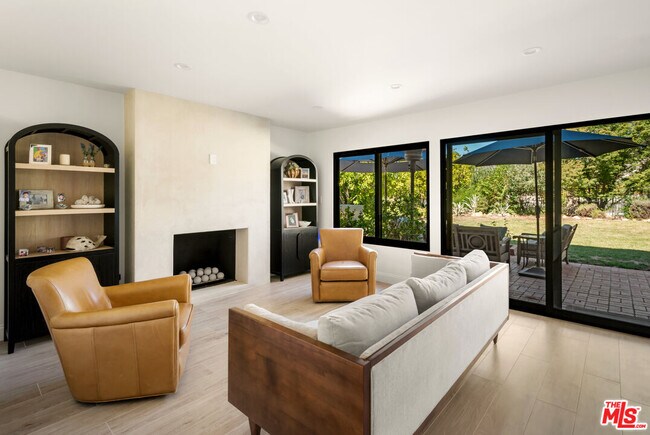 Building Photo - 28667 Acacia Glen St