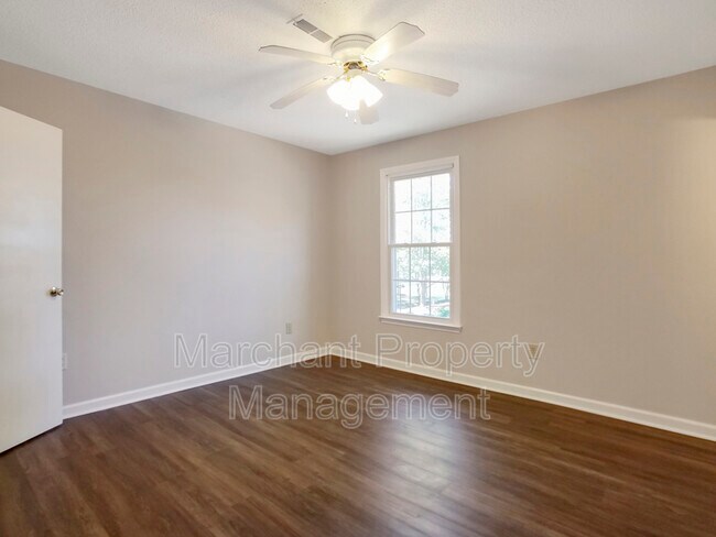 Building Photo - 106 E Bay Ct