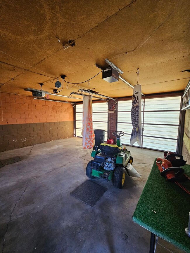 Building Photo - 4 BED | 2.5 BATH | DOUBLE GARAGE | WEST RAPID | FURNISHED