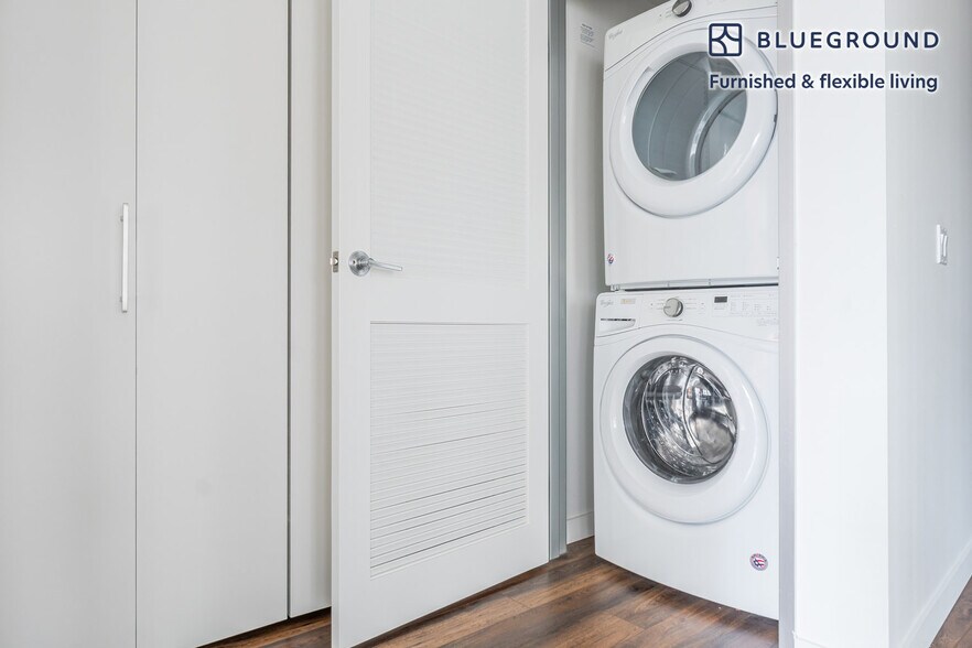 Building Photo - 12282 NE 12th Ln