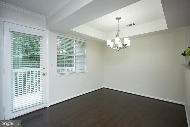 Building Photo - 5700 Chapman Mill Dr