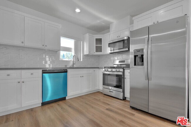 Building Photo - 1013 Wilton Pl