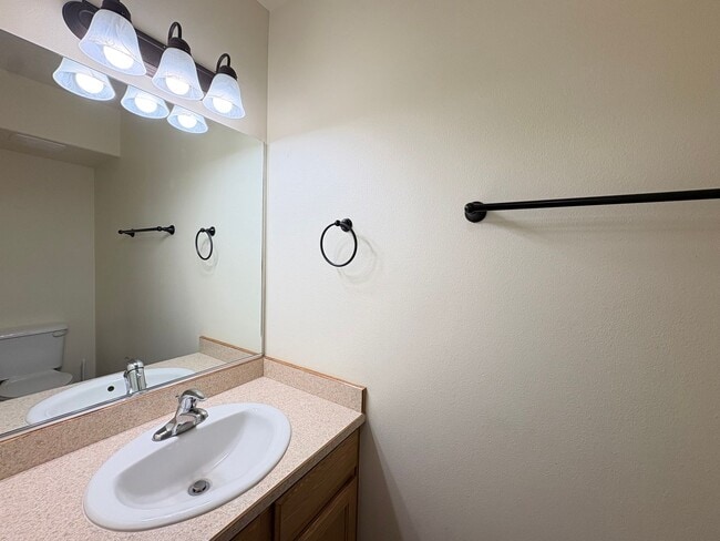 Building Photo - Furnished Housing