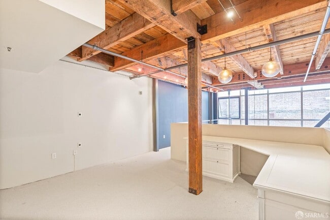 Building Photo - 650 Delancey St