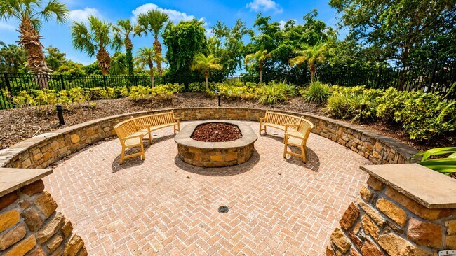 Building Photo - 2519 Vaccaro Dr