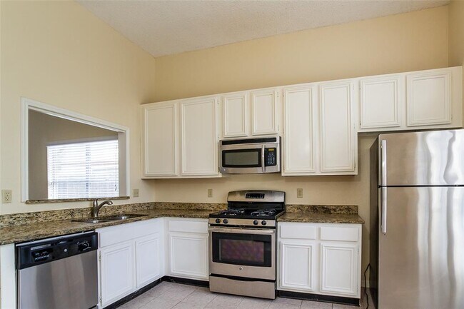 Building Photo - 1526 Rushworth Dr