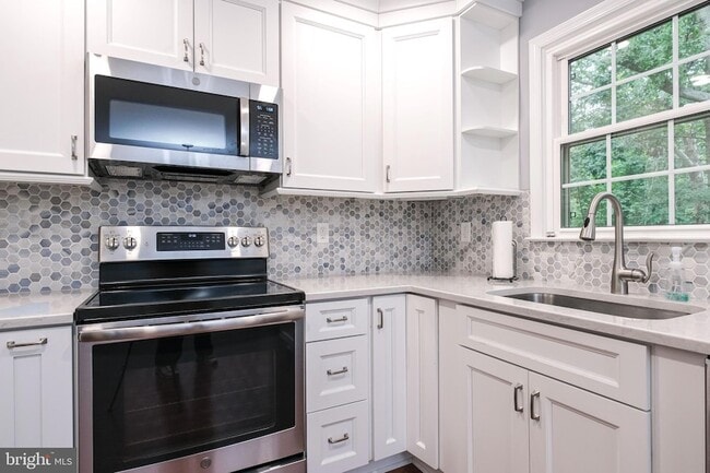 Building Photo - 3818 Vermont Ct