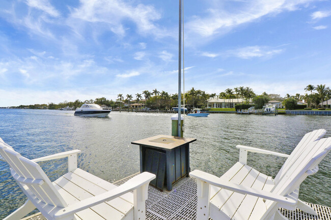 Building Photo - 515 Bay Colony Dr N