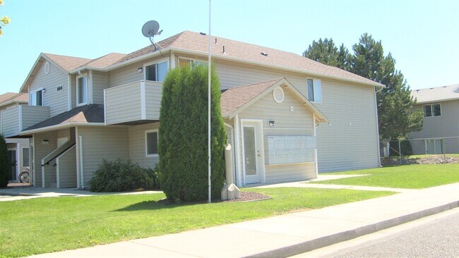 Building Photo - 806 Juniper Ave