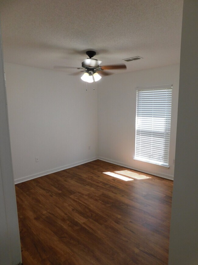 Building Photo - 3bd 2ba home in Mt. Pleasant