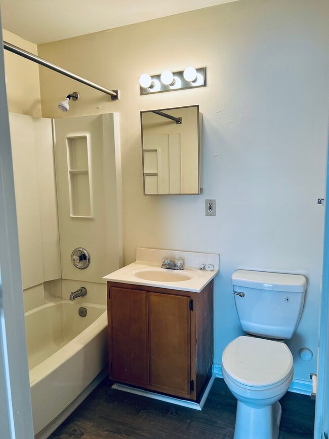 Building Photo - 1BR in West Louisville-Section 8 accepted!