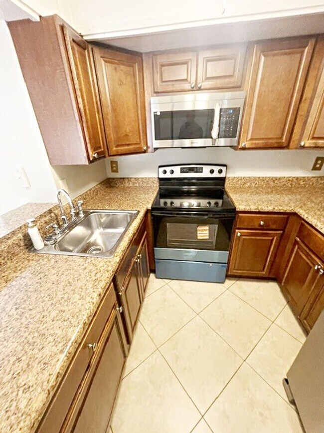 Building Photo - MIDPORT II CONDO