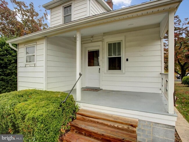 Building Photo - 557 N Franklin St