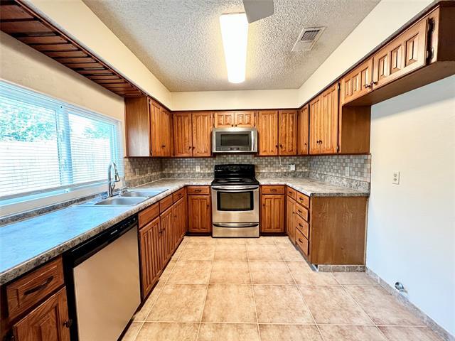 Building Photo - 3904 Woodbury Ct