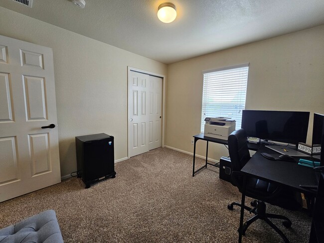 Building Photo - 3 Bed 3 bath house in 80916!