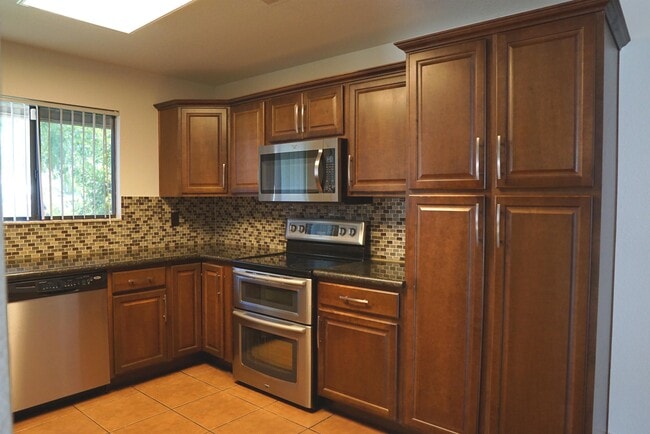 Building Photo - 53805 Avenida Martinez