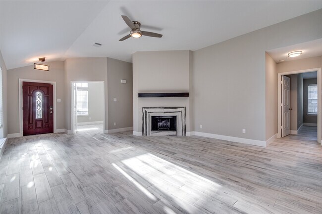 Building Photo - 3331 Hemingway Dr