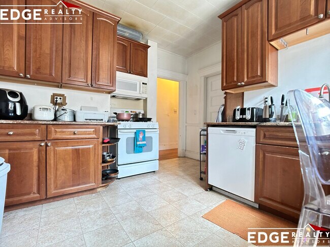 Primary Photo - 346 Faneuil St