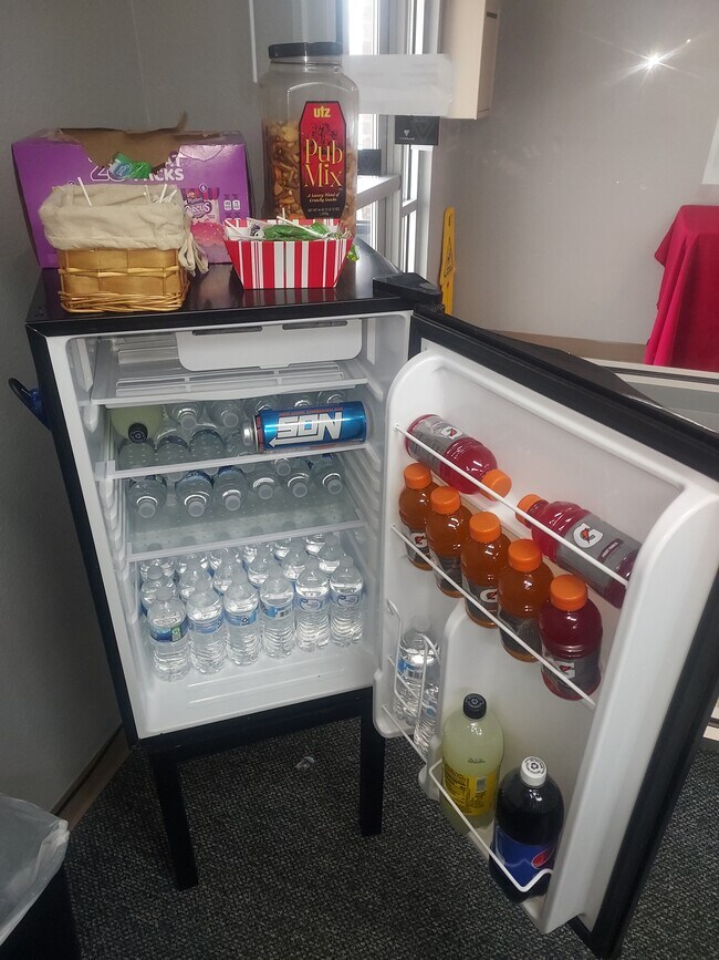 WOW Fridge for Guest - 158 Colorado St