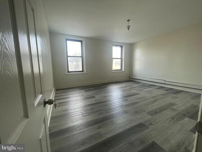 Building Photo - 270 S 52nd St