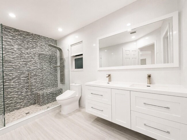 Building Photo - 2616 Oakbrook Ct
