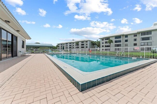 Building Photo - 6061 Balboa Cir