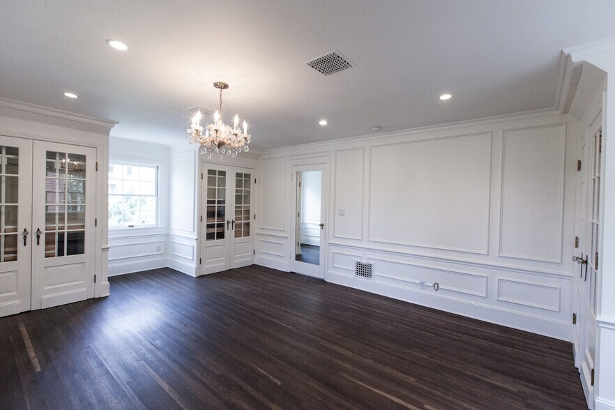 Building Photo - 3915 Benedict Canyon Dr