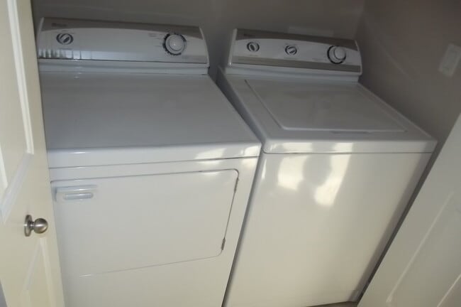 Building Photo - Henderson - 2 bedroom condo