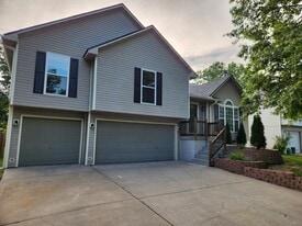 Building Photo - 828 SW Highland Ave