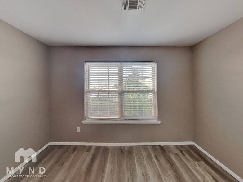Building Photo - 1101 Sundowner Ranch Ave