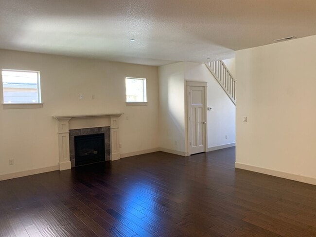 Building Photo - COMING SOON INQUIRE WITHIN- Beautiful 5 bdrm  and master on the main Home in Lacamas Meadows subd...